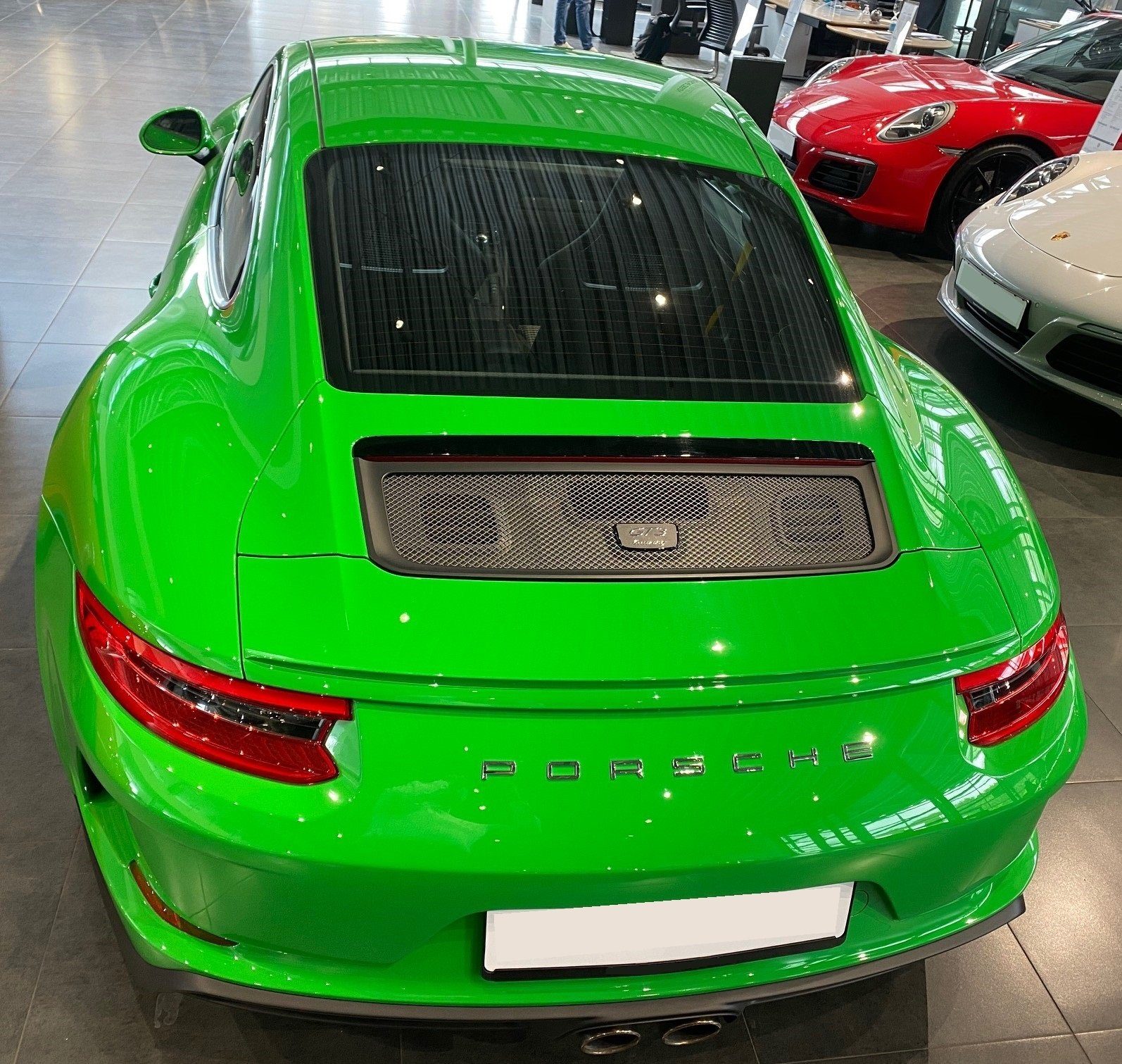 911 (911) GT3 Touring; 04/18; 6900km; Teinte Exclusive vert pur. PZRO