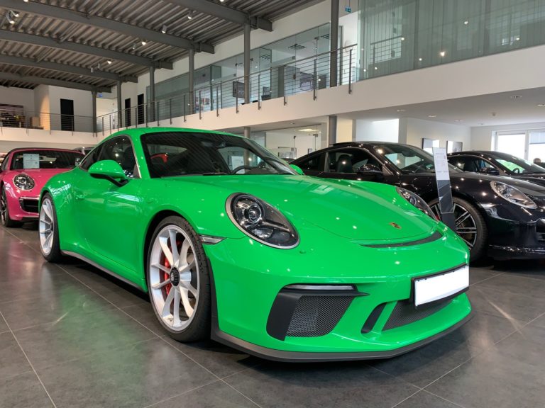 911 (911) GT3 Touring; 04/18; 6900km; Teinte Exclusive vert pur. PZRO